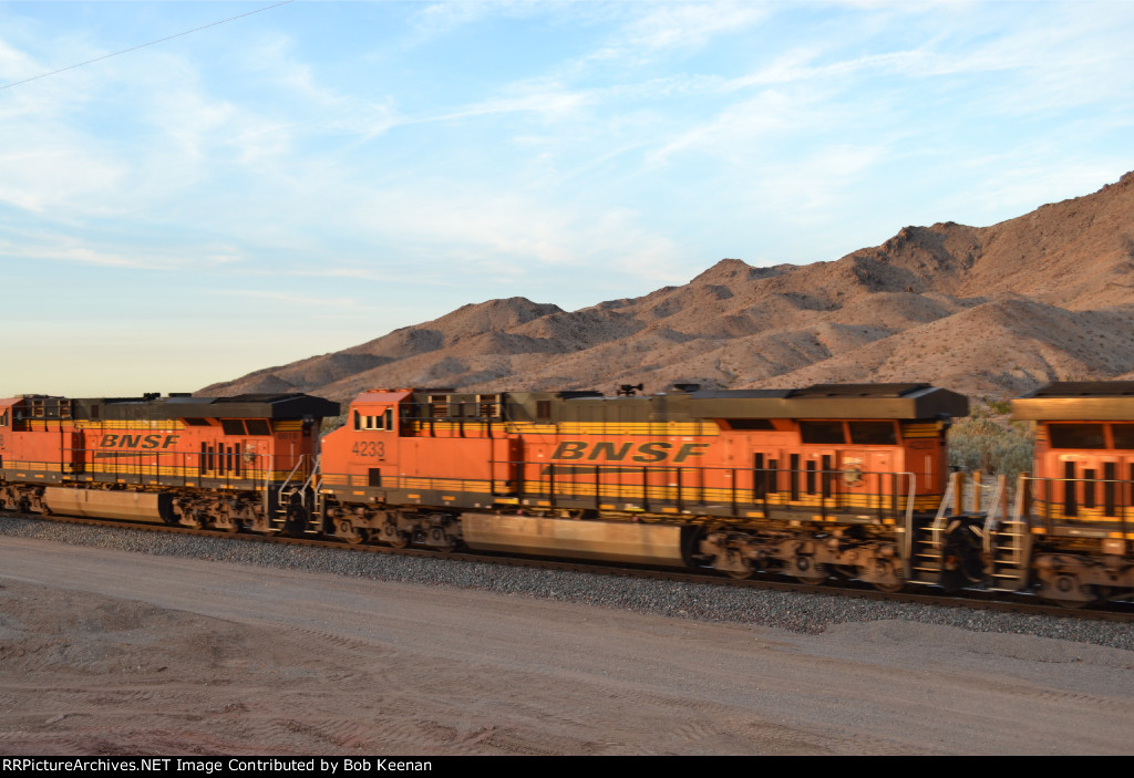 BNSF 4233